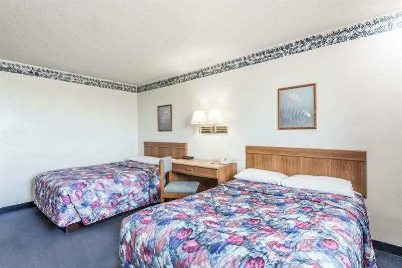 Red Roof Inn Greensburg Ngoại thất bức ảnh