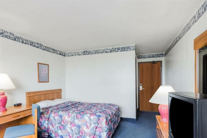 Red Roof Inn Greensburg Ngoại thất bức ảnh